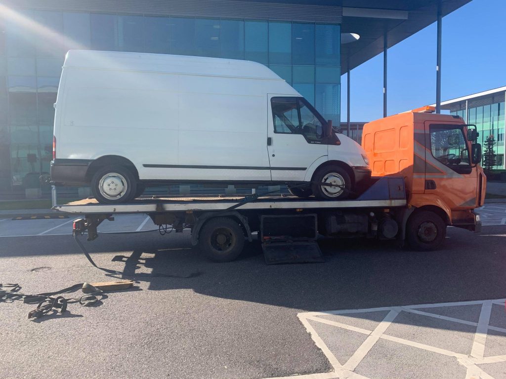 24/7 vehicle recovery service in Warrington for emergency car breakdowns.